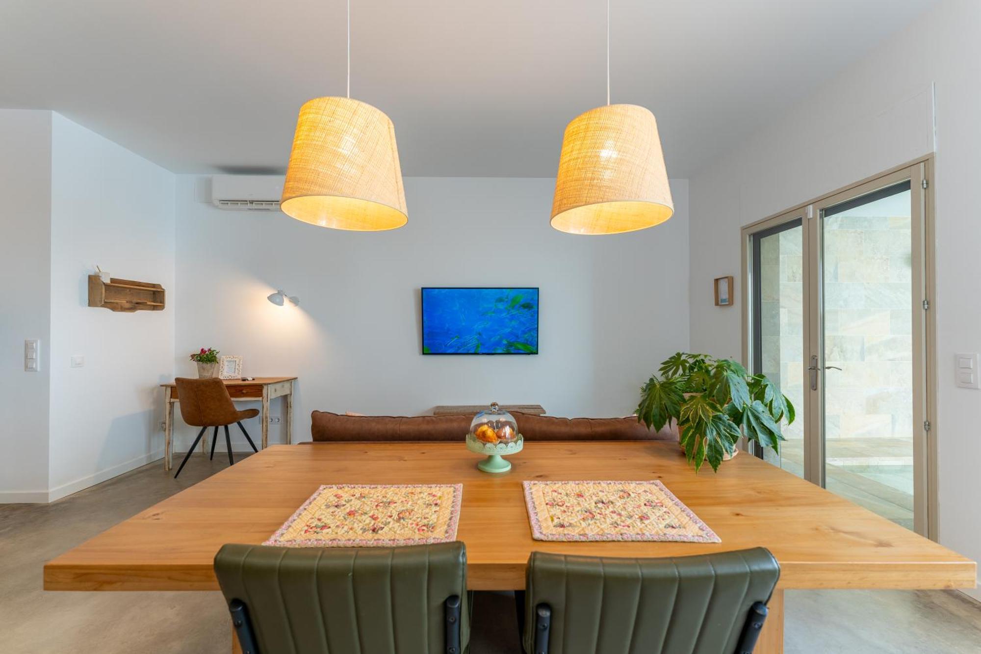 Loft Con Piscina Climatizada De Agua Salada Y Parking En El Centro De Figueres Apartment Figueres  Bagian luar foto