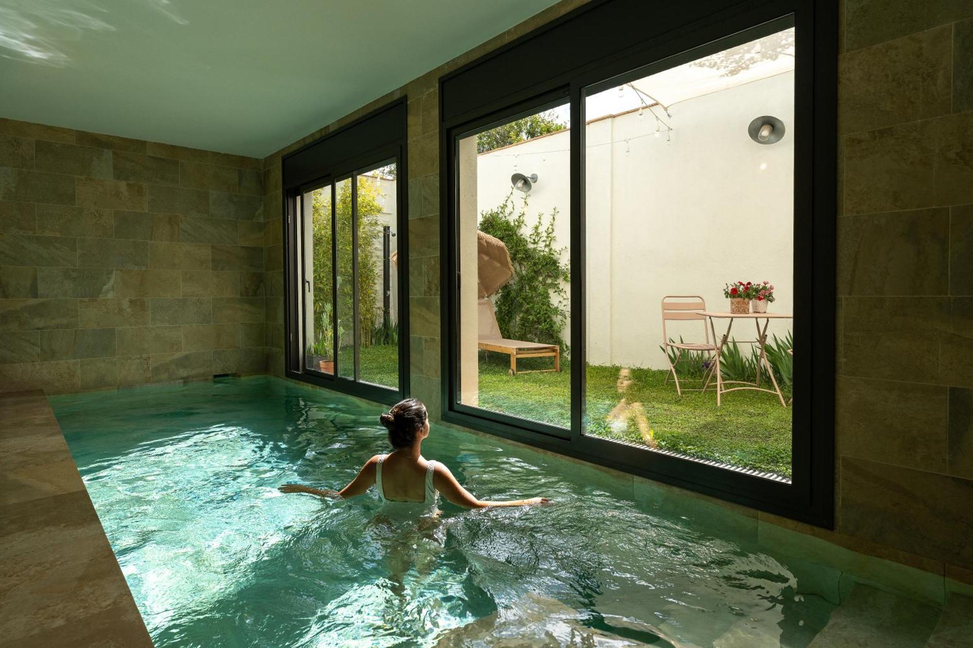 Loft Con Piscina Climatizada De Agua Salada Y Parking En El Centro De Figueres Apartment Figueres  Bagian luar foto