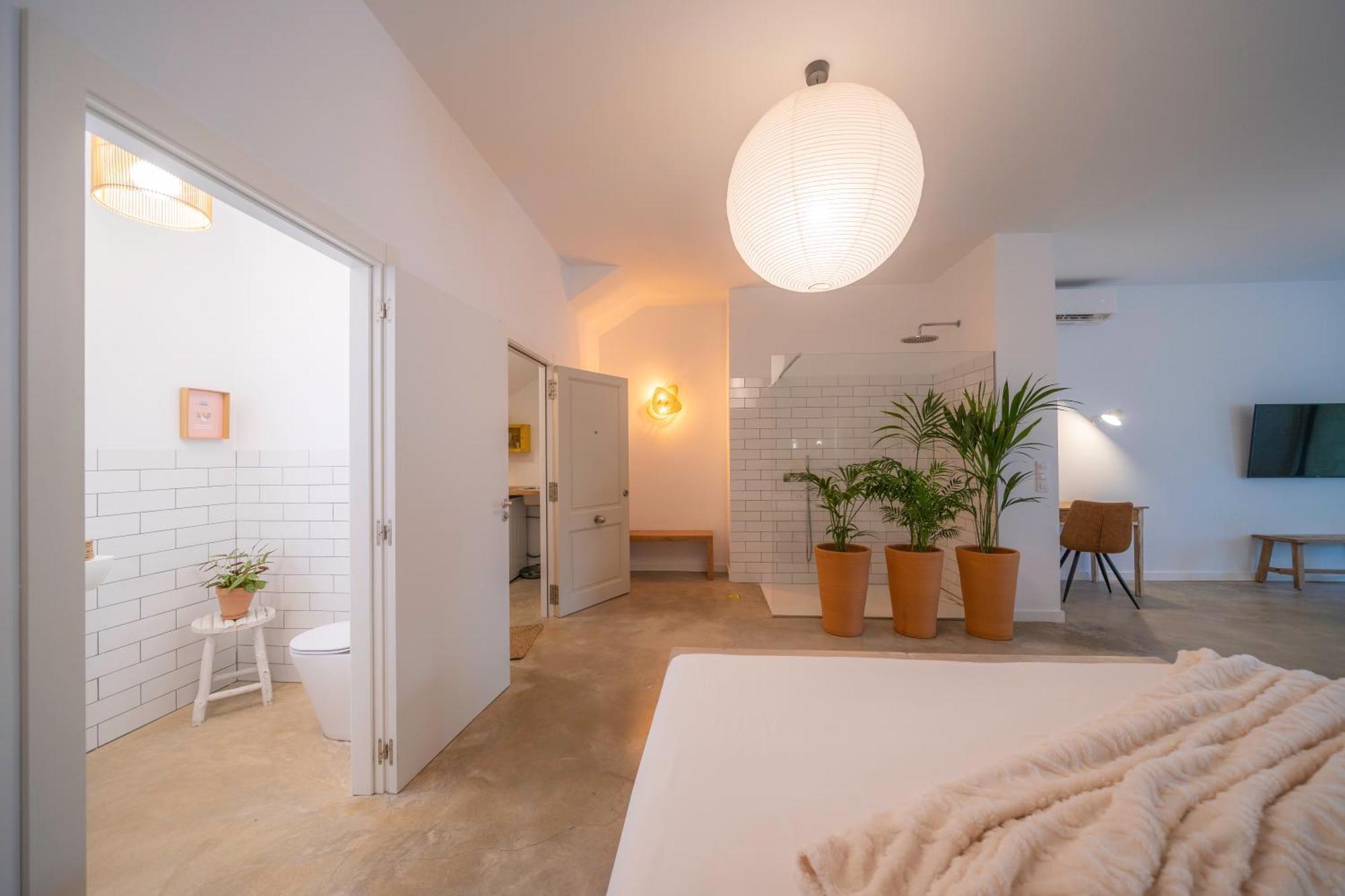 Loft Con Piscina Climatizada De Agua Salada Y Parking En El Centro De Figueres Apartment Figueres  Ruang foto