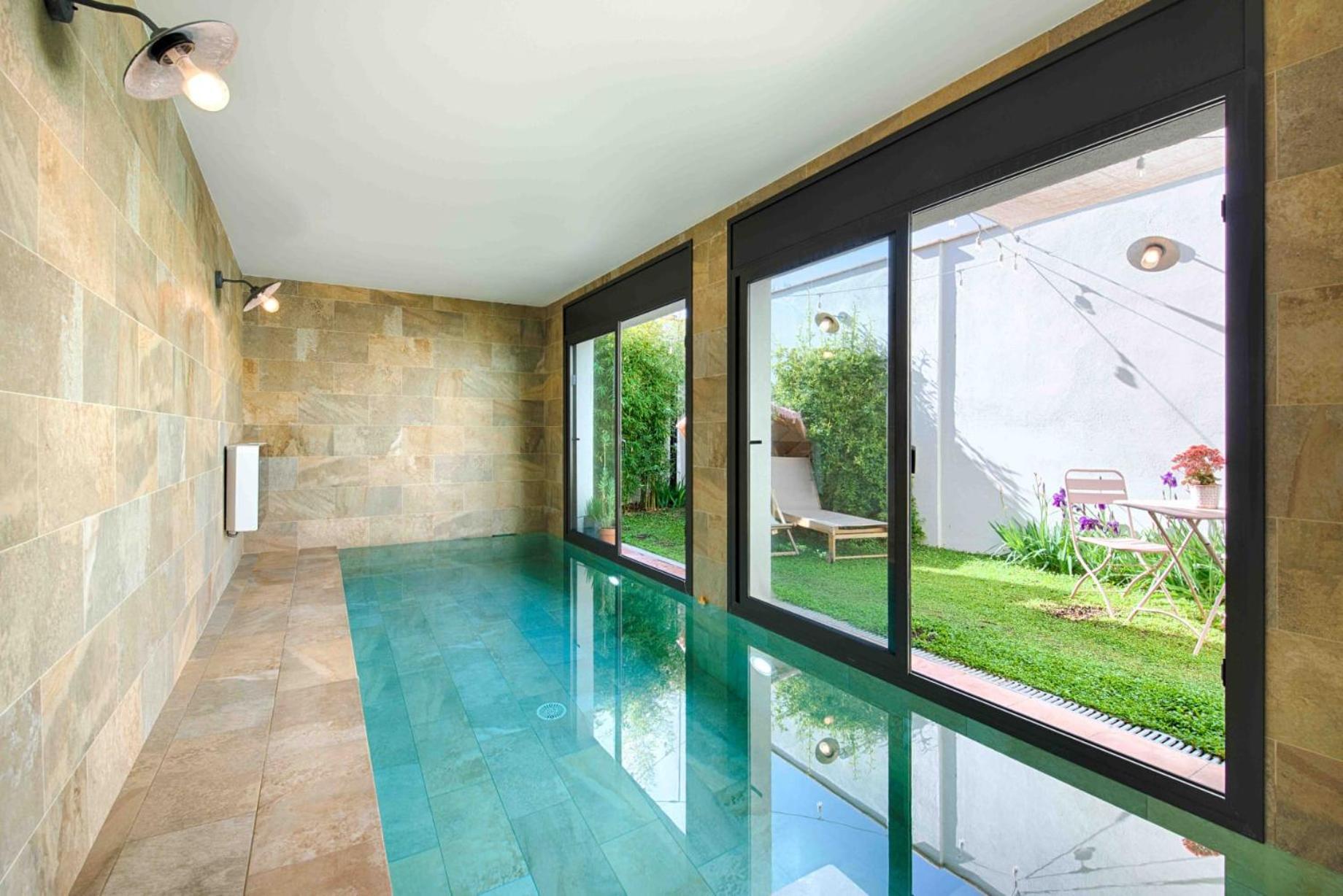 Loft Con Piscina Climatizada De Agua Salada Y Parking En El Centro De Figueres Apartment Figueres  Bagian luar foto