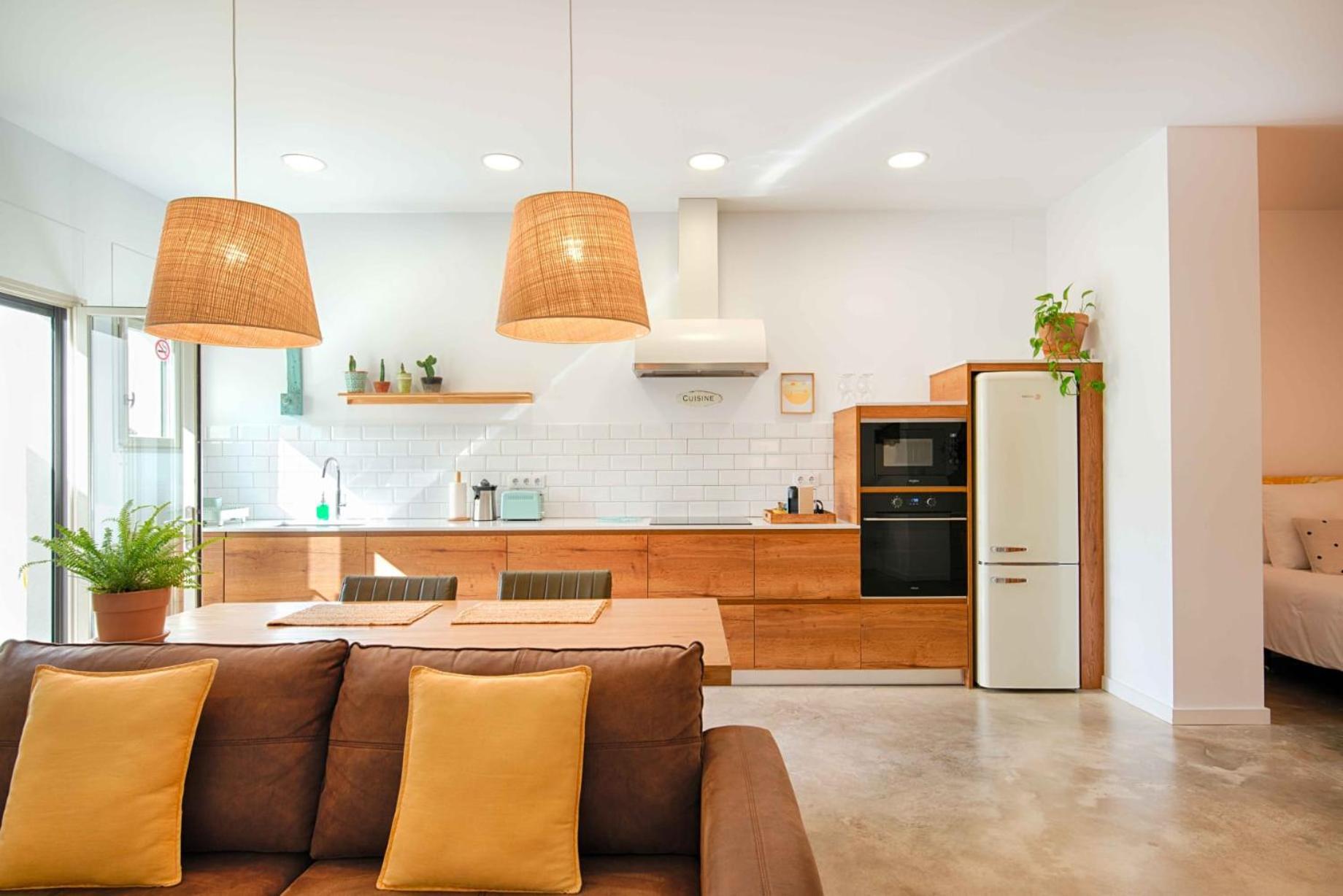 Loft Con Piscina Climatizada De Agua Salada Y Parking En El Centro De Figueres Apartment Figueres  Bagian luar foto