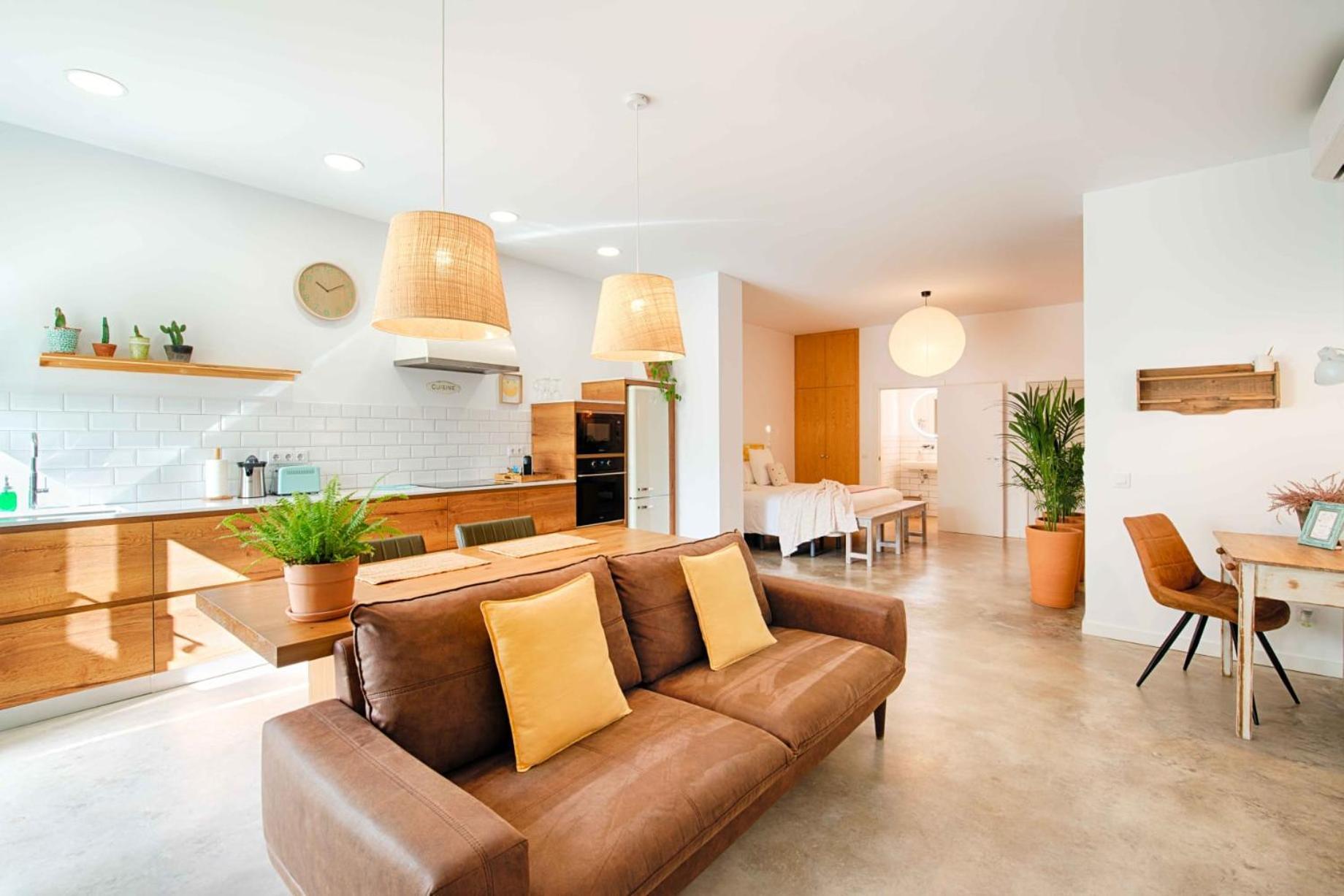 Loft Con Piscina Climatizada De Agua Salada Y Parking En El Centro De Figueres Apartment Figueres  Bagian luar foto
