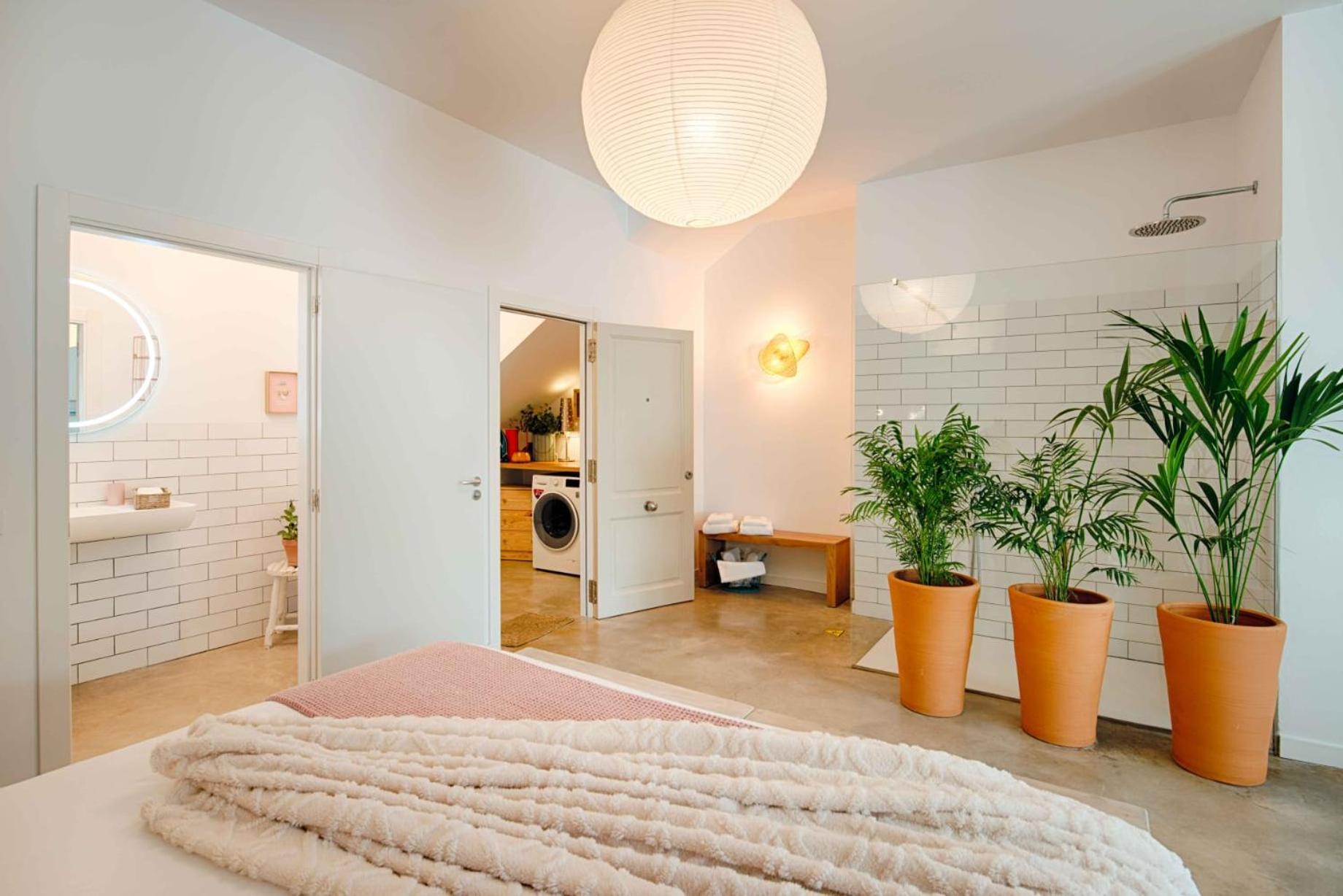 Loft Con Piscina Climatizada De Agua Salada Y Parking En El Centro De Figueres Apartment Figueres  Bagian luar foto
